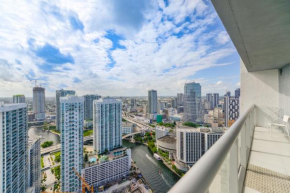 Luxury 45th Floor Suite at Icon